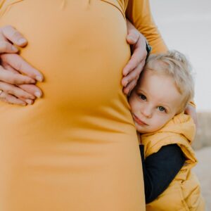 sesja ciążowa w plenerze